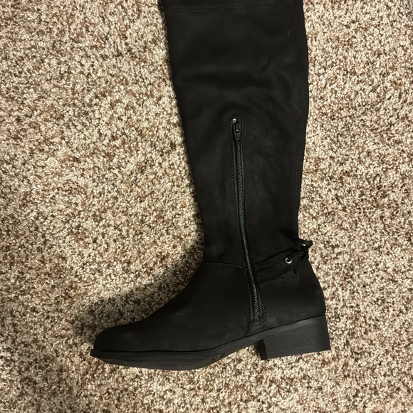 Velvet thigh high boots - Picture 2 of 3